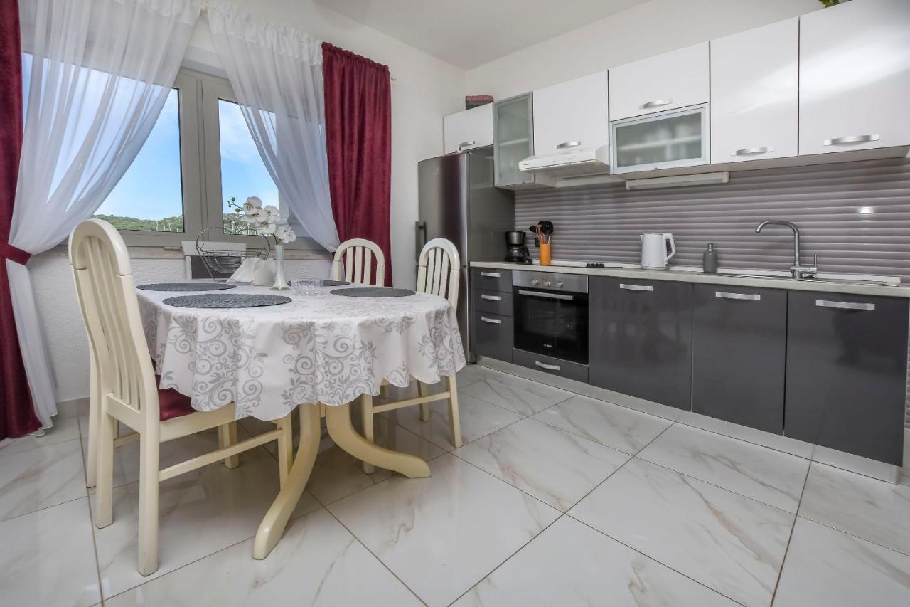 Apartment Iryna Rogoznica  Exteriör bild