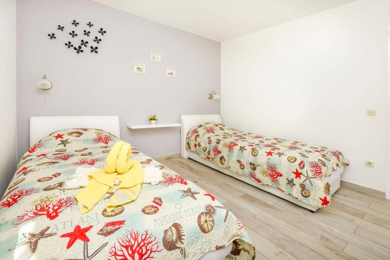 Apartment Iryna Rogoznica  Exteriör bild