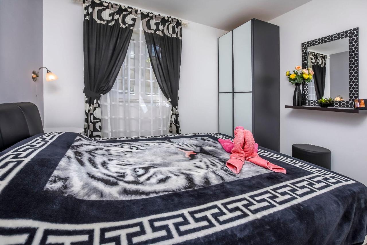 Apartment Iryna Rogoznica  Exteriör bild